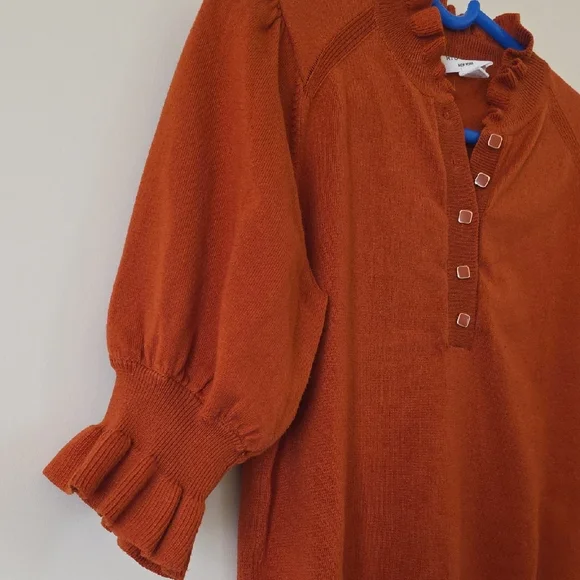 Ruffle-Neck Henley Pullover Sweater in Rust - Picture 5 of 8